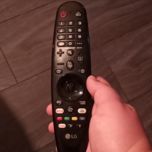 Smart TV size of TV is 75 - Picture 4 of 4